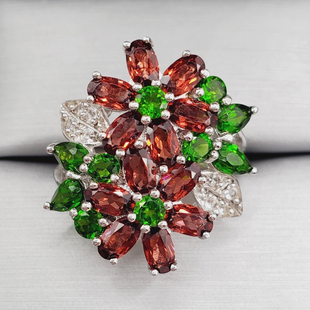 Genuine Garnet - Chrome Diopside - White Topaz Poinsettia Flower 925 Silver Ring
